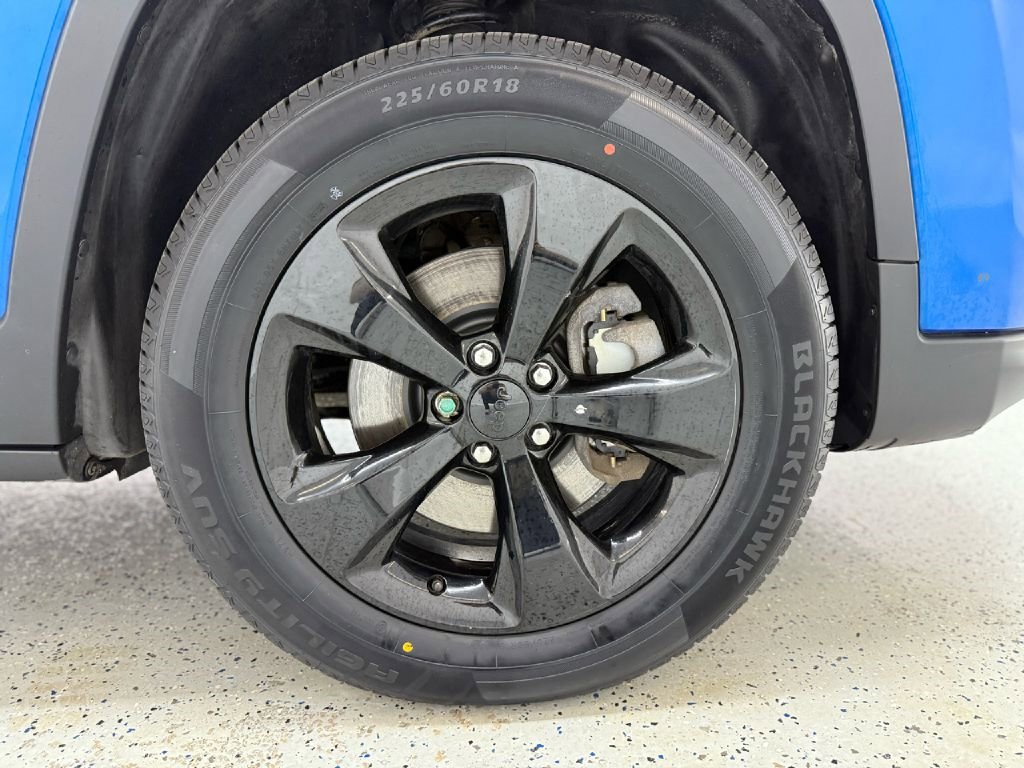 Used 2020 Jeep Cherokee Latitude Plus image 32