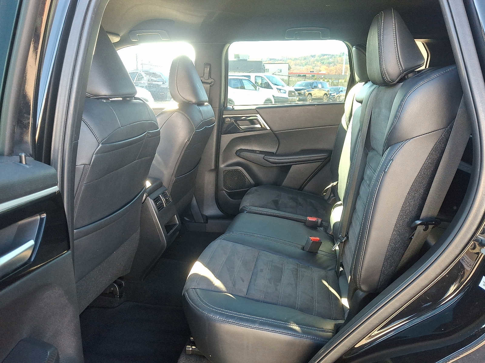 Used 2023 Mitsubishi Outlander SE Black Edition image 10