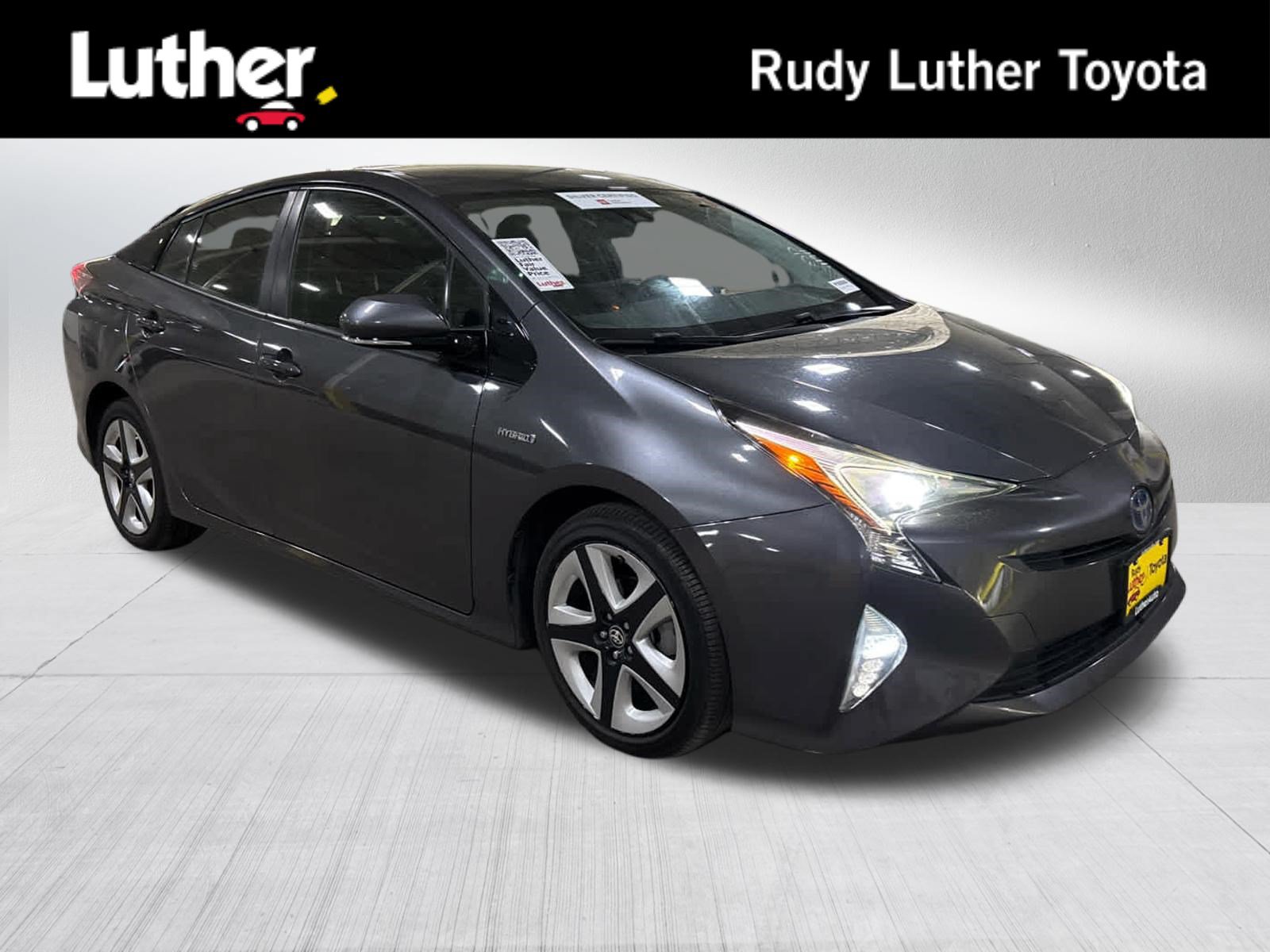 Used 2017 Toyota Prius Three Touring FWD video 1