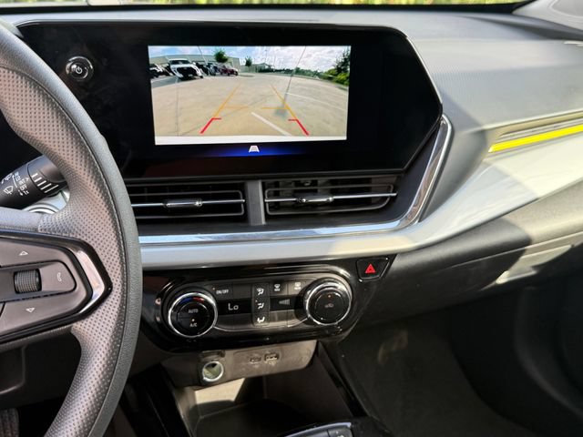 Used 2025 Chevrolet Trax LT FWD image 18