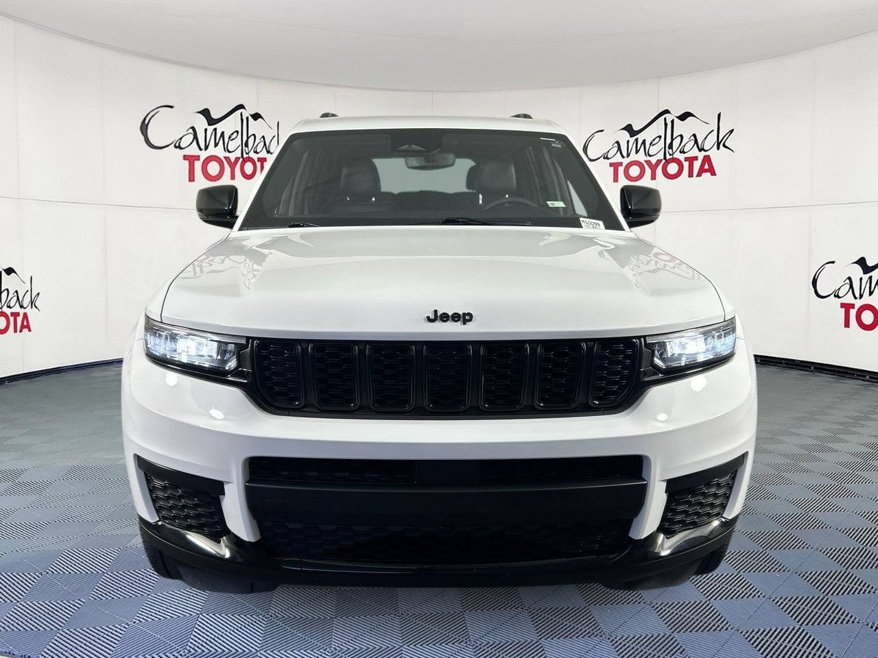 Used 2023 Jeep Grand Cherokee L Laredo AWD/4WD image 3