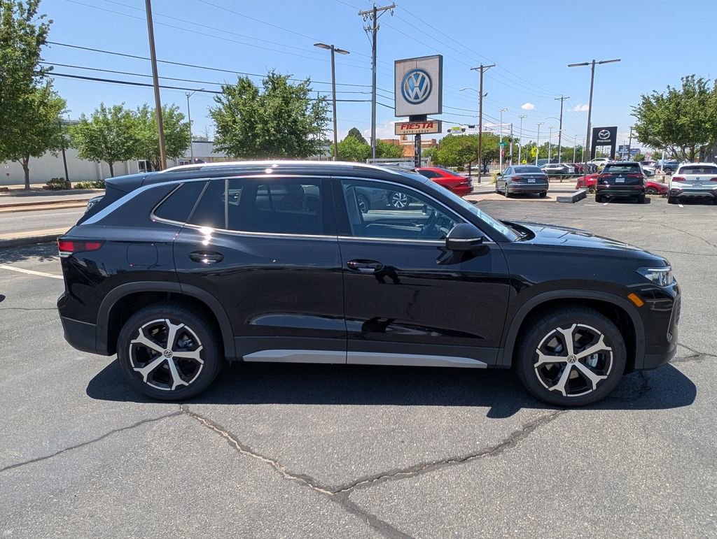 New 2025 Volkswagen Tiguan SE image 4