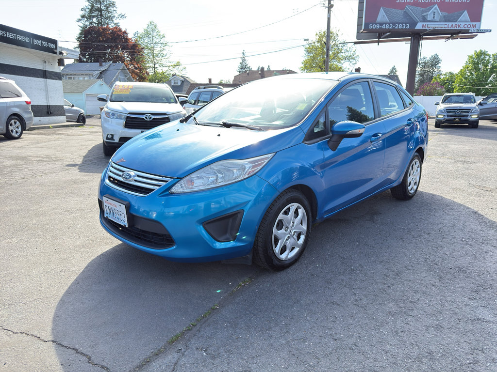 Used 2013 Ford Fiesta SE FWD image 2