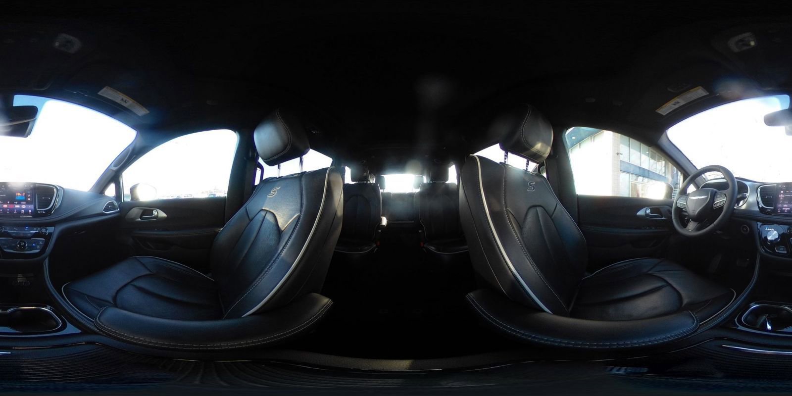 Used 2025 Chrysler Pacifica Limited image 46