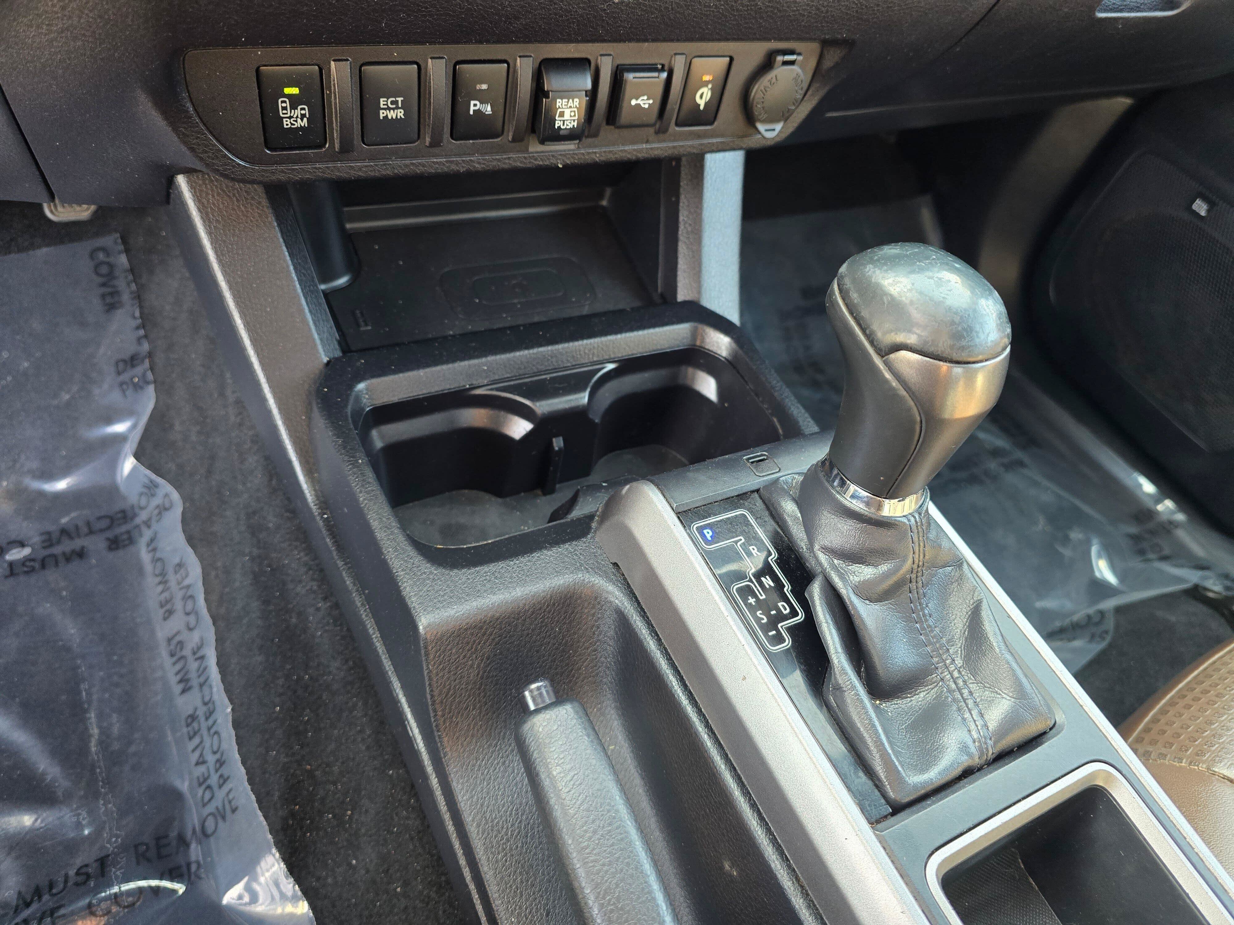 Used 2020 Toyota Tacoma Limited AWD/4WD image 31