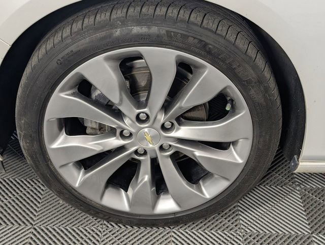 Used 2018 Chevrolet Malibu Premier w/ Premier Sun and Wheel Package FWD image 8