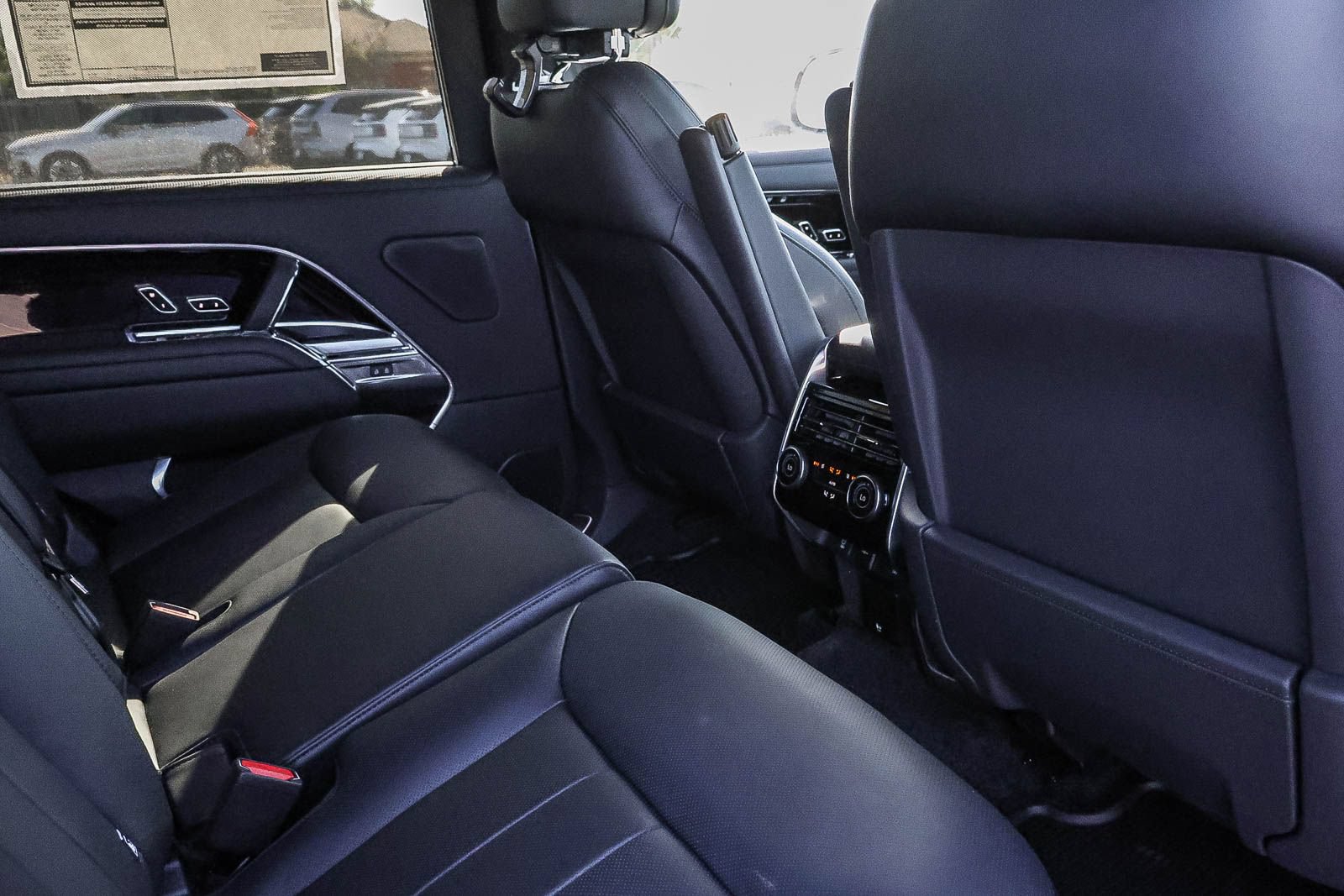 New 2026 Land Rover Range Rover Long Wheelbase SE AWD/4WD image 19
