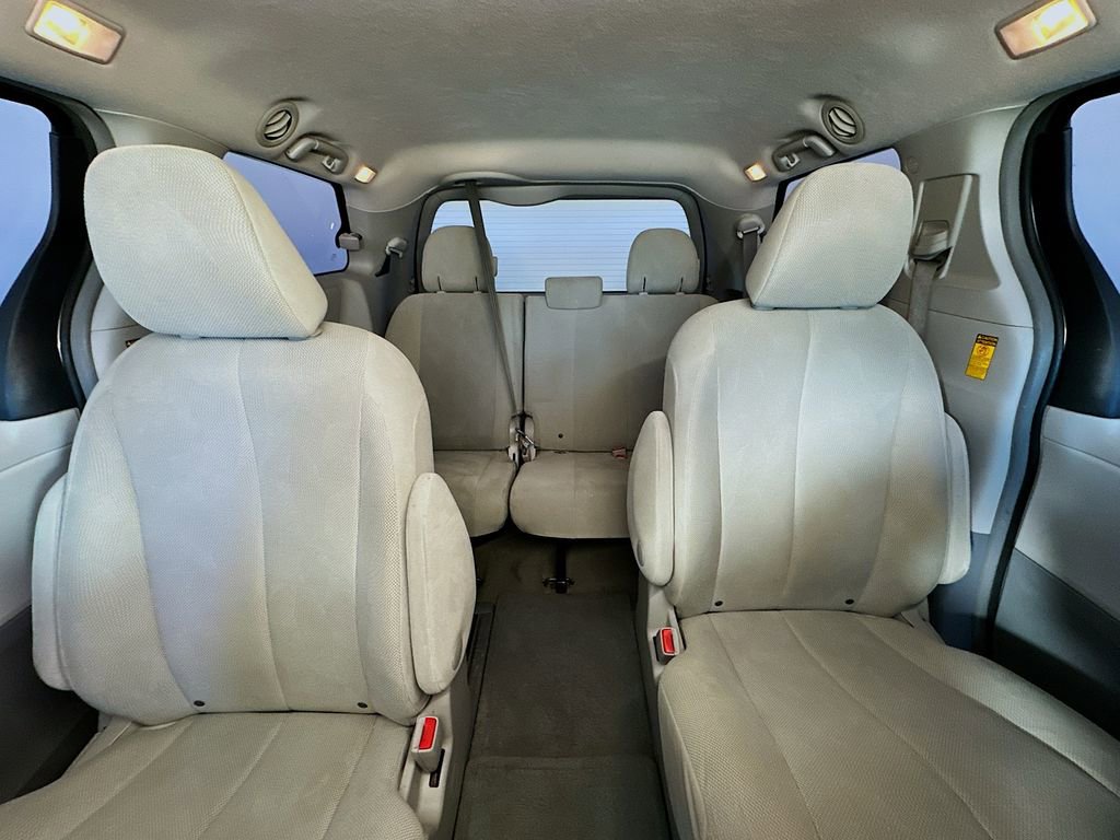 Used 2014 Toyota Sienna L FWD image 13