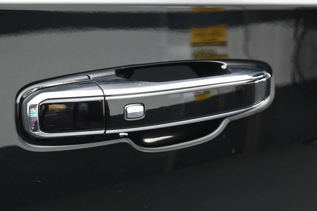 Used 2025 GMC Yukon XL Denali AWD/4WD image 49