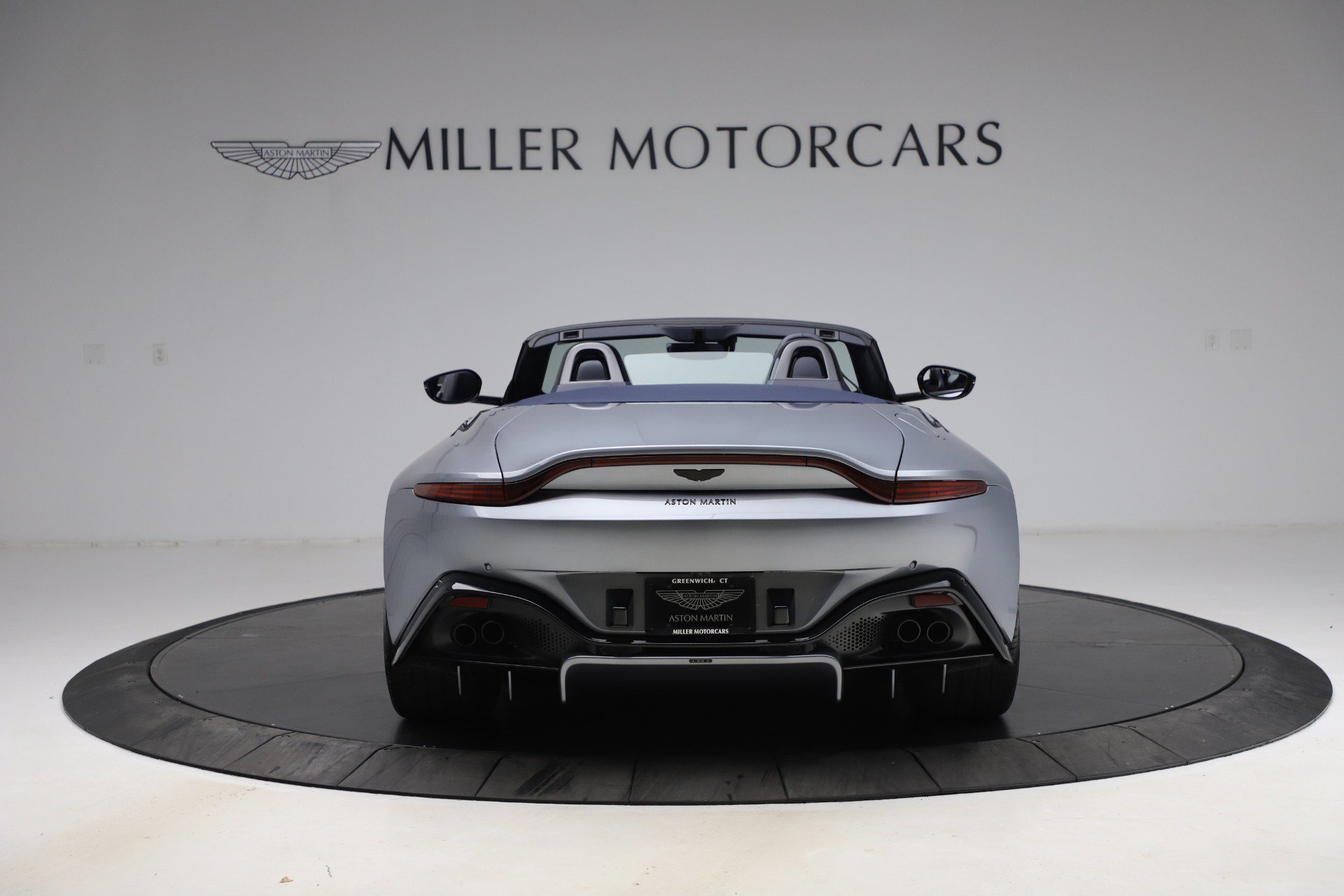 Used 2021 Aston Martin V8 Vantage Roadster RWD image 5