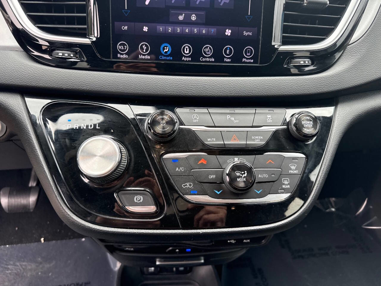 Used 2018 Chrysler Pacifica Touring-L Plus FWD image 21