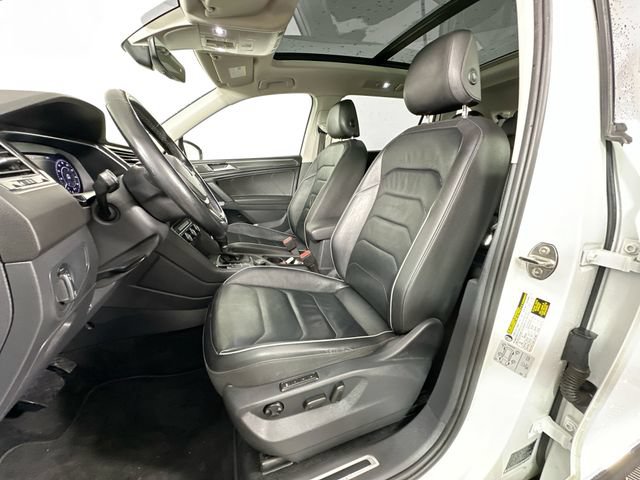 Used 2019 Volkswagen Tiguan SEL Premium w/ 3rd Row Seat Package AWD/4WD image 4