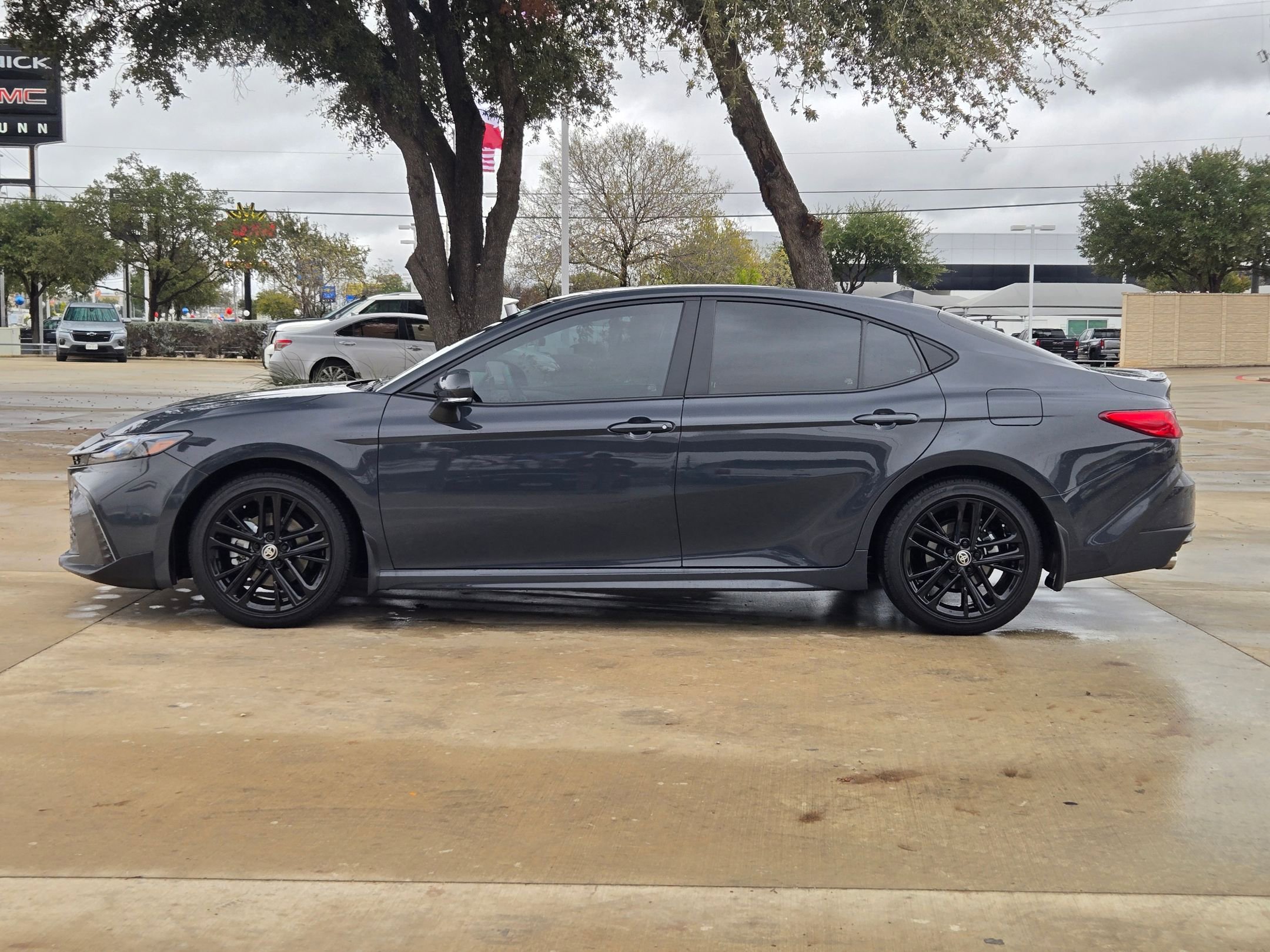 Used 2025 Toyota Camry SE image 6