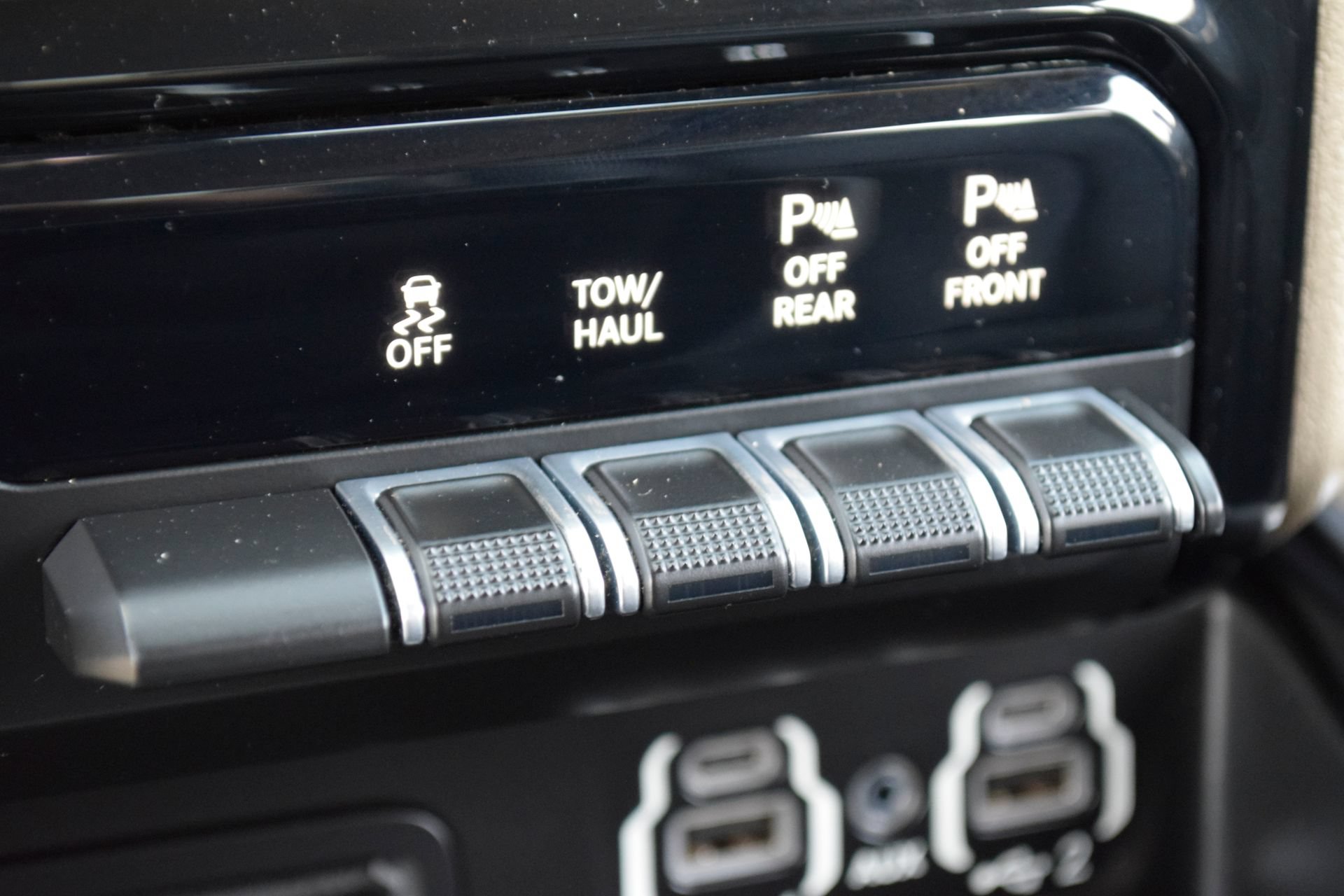 Used 2019 RAM 1500 Laramie AWD/4WD image 12