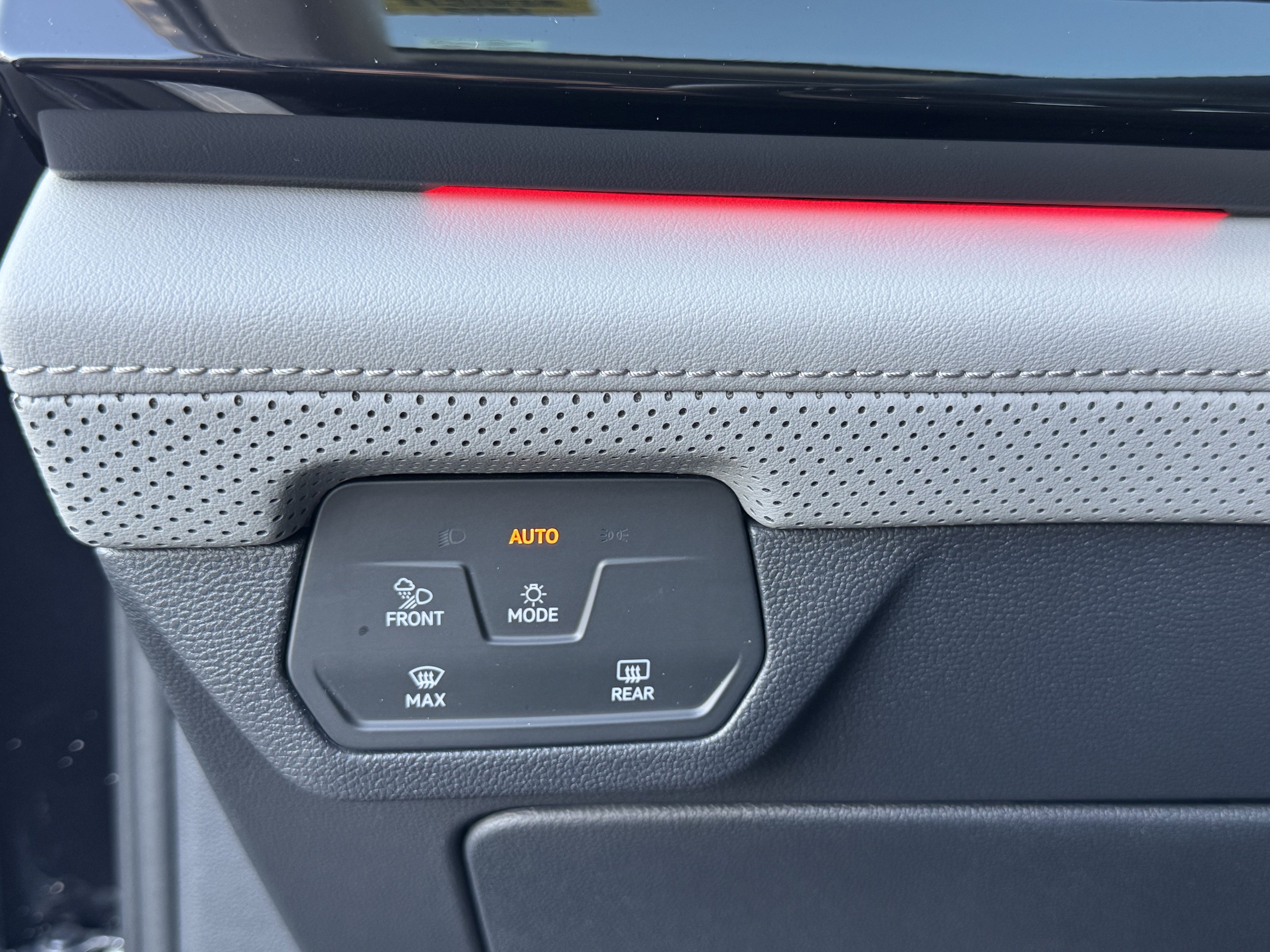 Certified 2025 Volkswagen Atlas Peak Edition SE AWD/4WD image 30