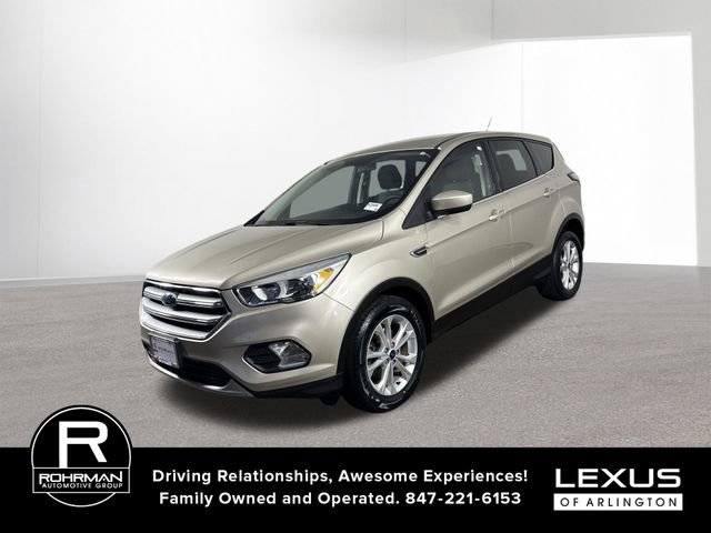 Used 2017 Ford Escape SE image 2