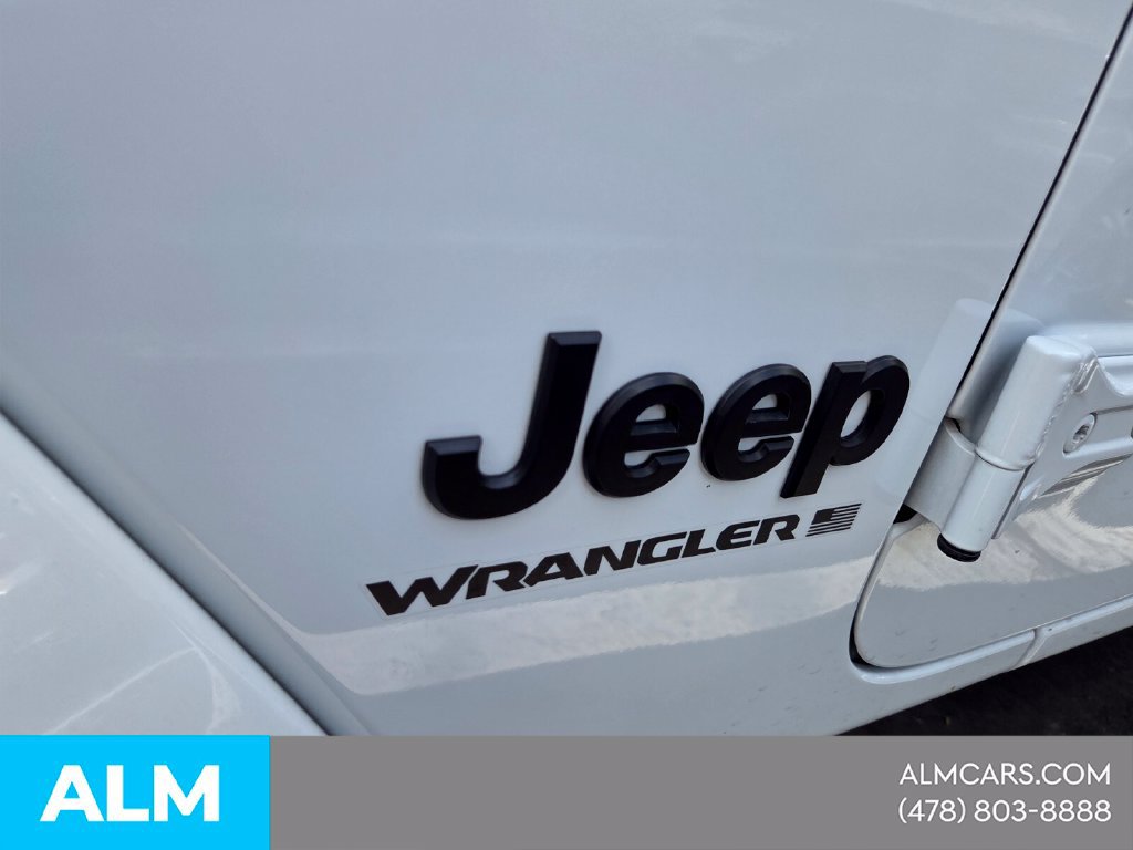 Used 2025 Jeep Wrangler Unlimited Sahara AWD/4WD image 3