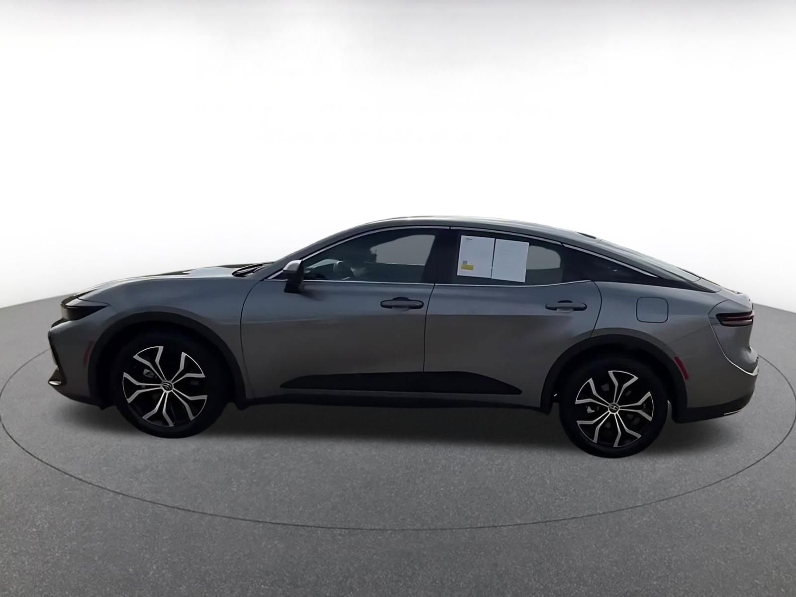 Used 2025 Toyota Crown XLE AWD/4WD image 10