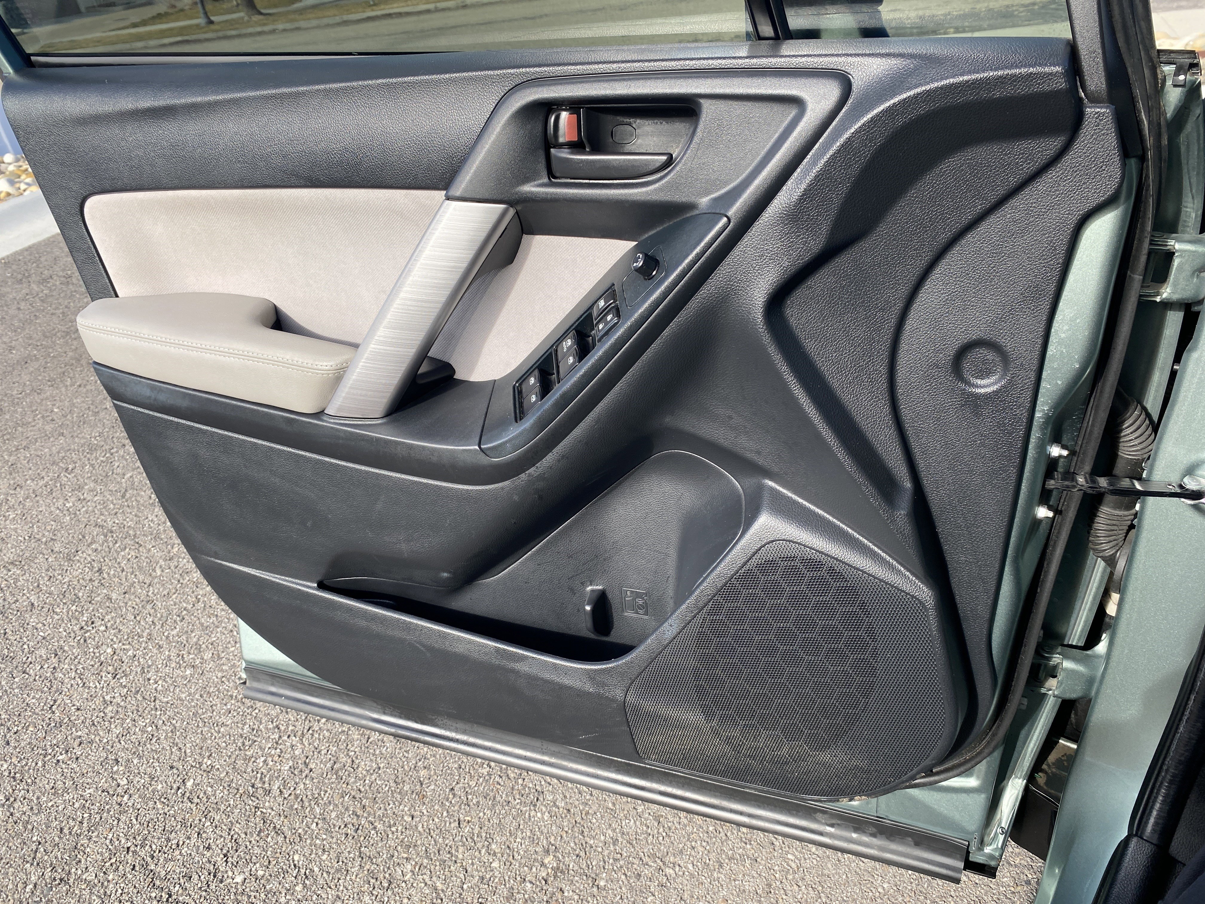 Used 2016 Subaru Forester 2.5i Premium w/ All-Weather Package image 17