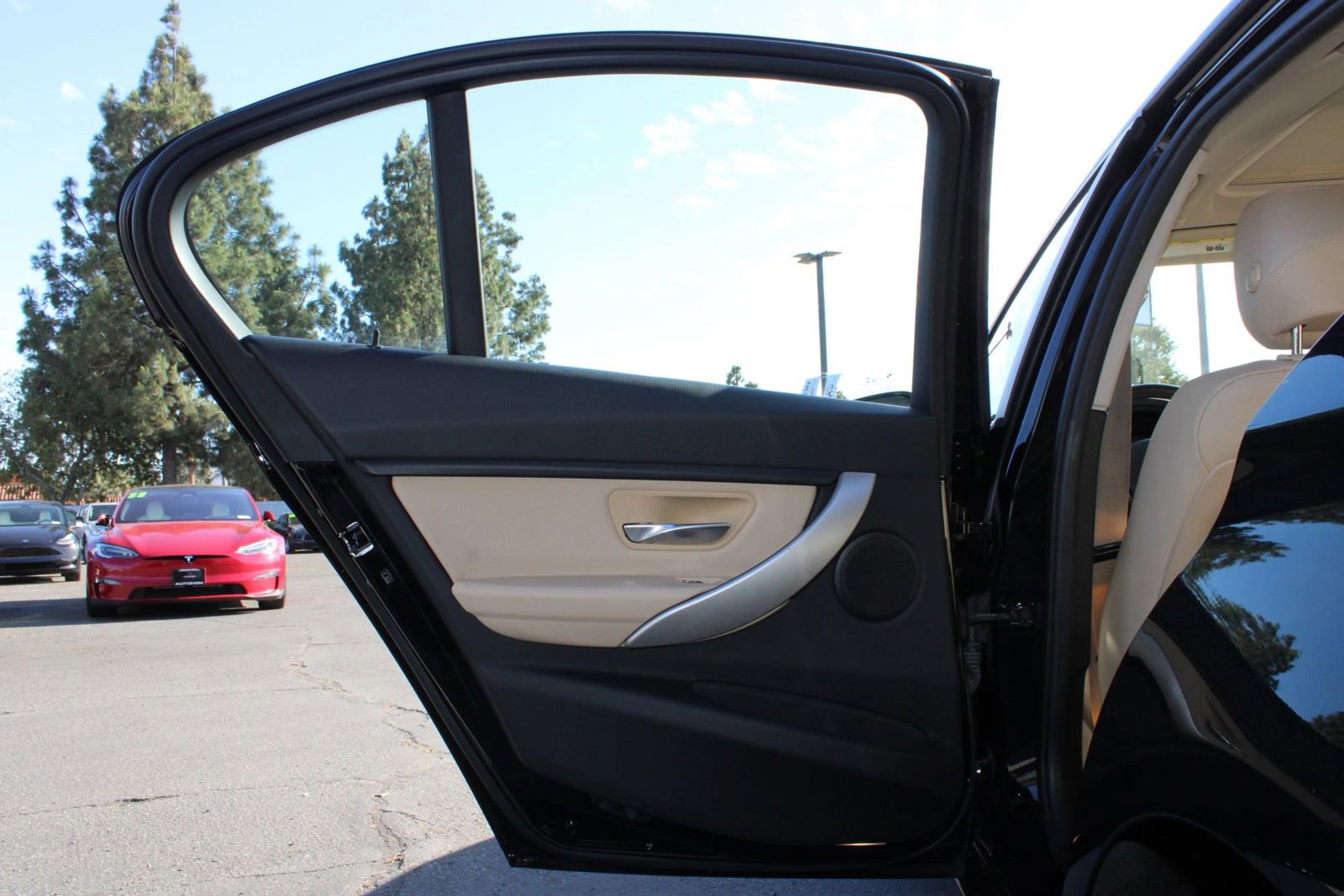 Used 2018 BMW 320i Sedan RWD image 9