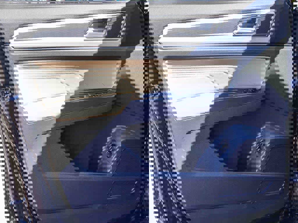 Used 2022 Volkswagen Atlas Cross Sport SEL R-Line image 19