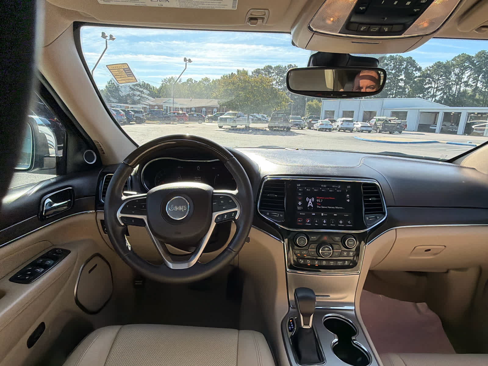 Used 2020 Jeep Grand Cherokee Overland AWD/4WD image 15