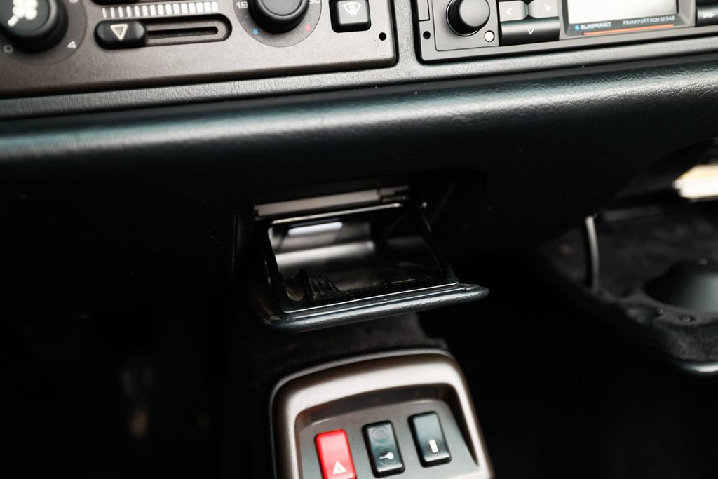 Used 1995 Porsche 911 Carrera RWD image 97