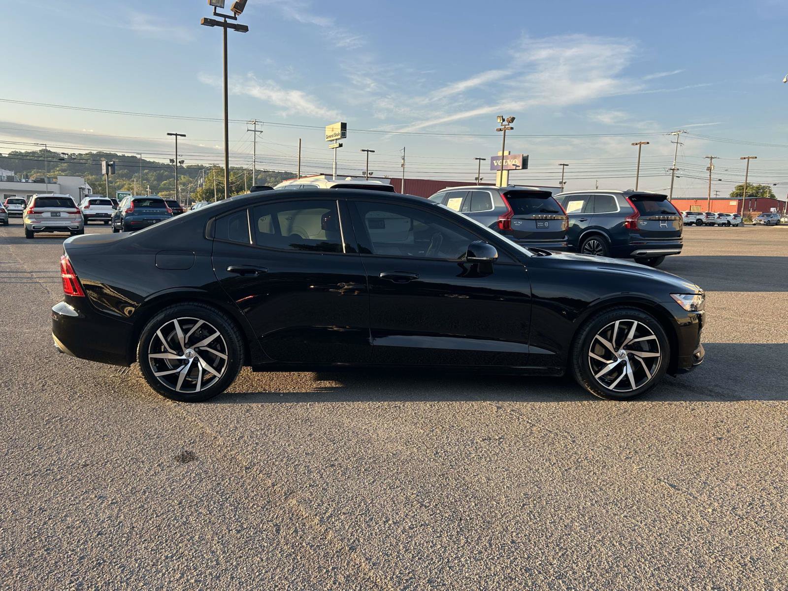 Used 2019 Volvo S60 T6 Momentum AWD/4WD image 7