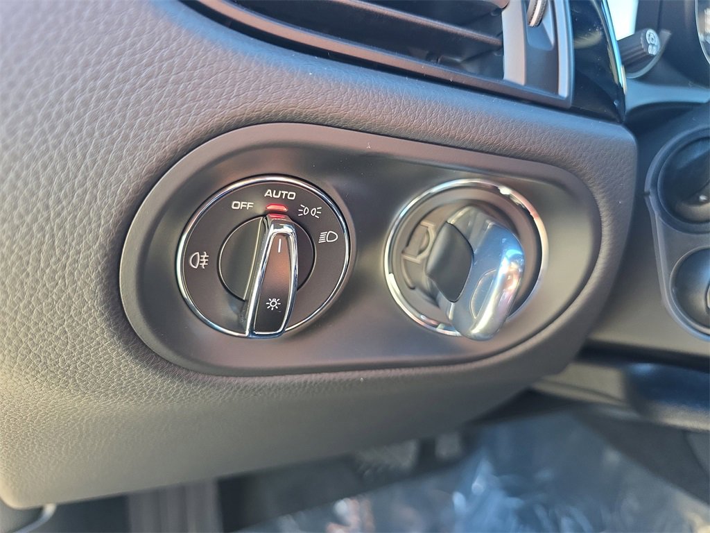 New 2026 Porsche Macan image 39