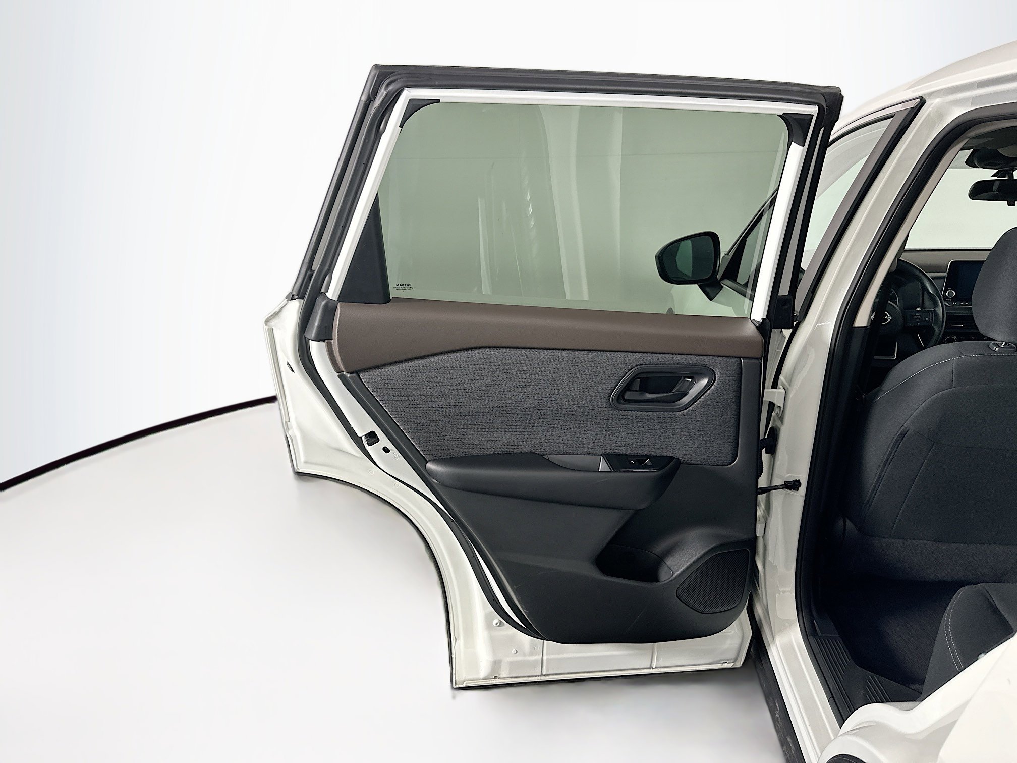 Used 2023 Nissan Rogue S image 27