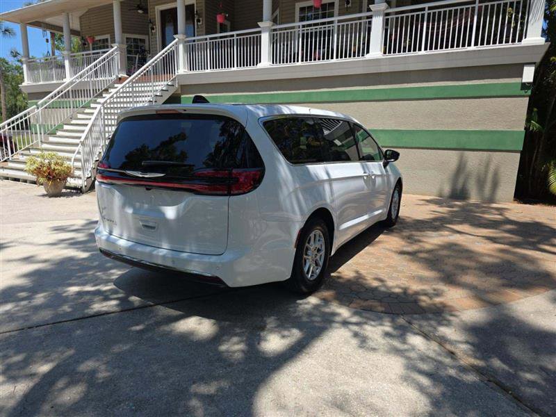 Used 2026 Chrysler Pacifica Select FWD image 5
