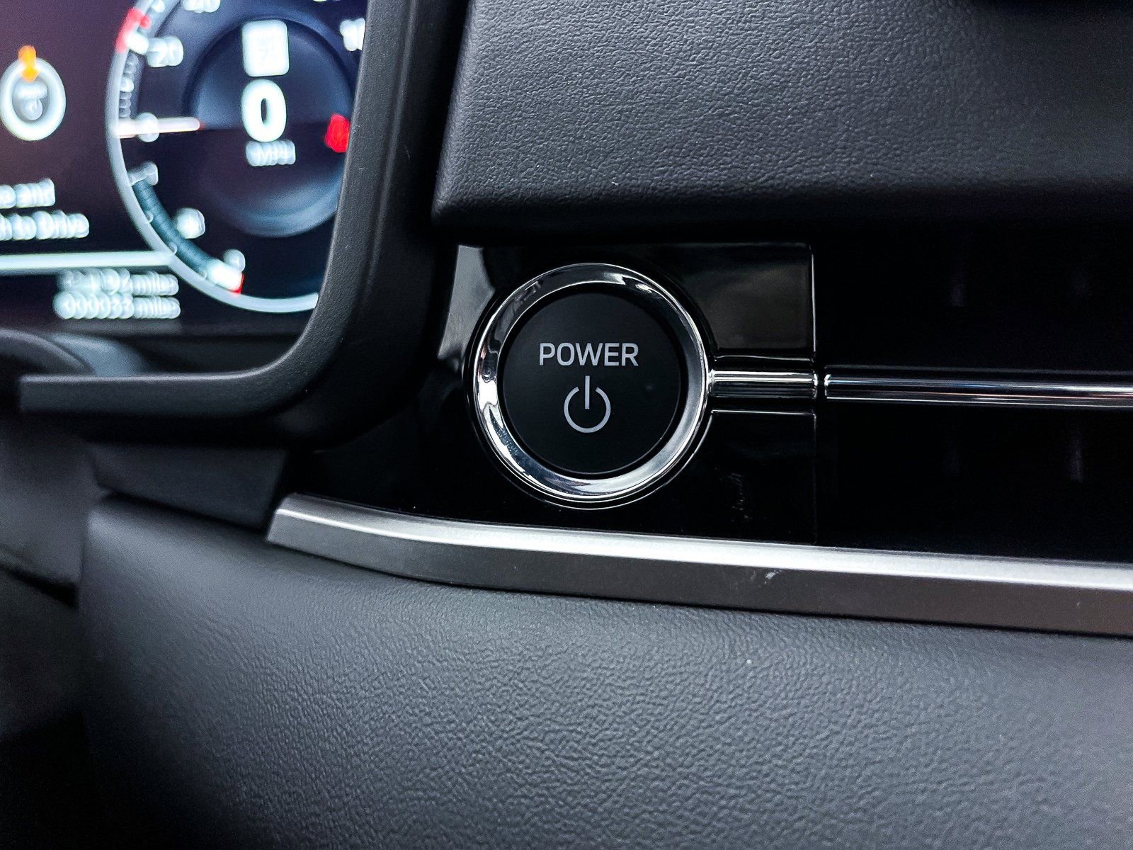 New 2025 Mitsubishi Outlander SE image 16