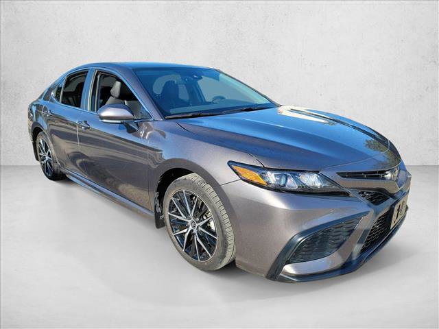 Used 2024 Toyota Camry SE image 3