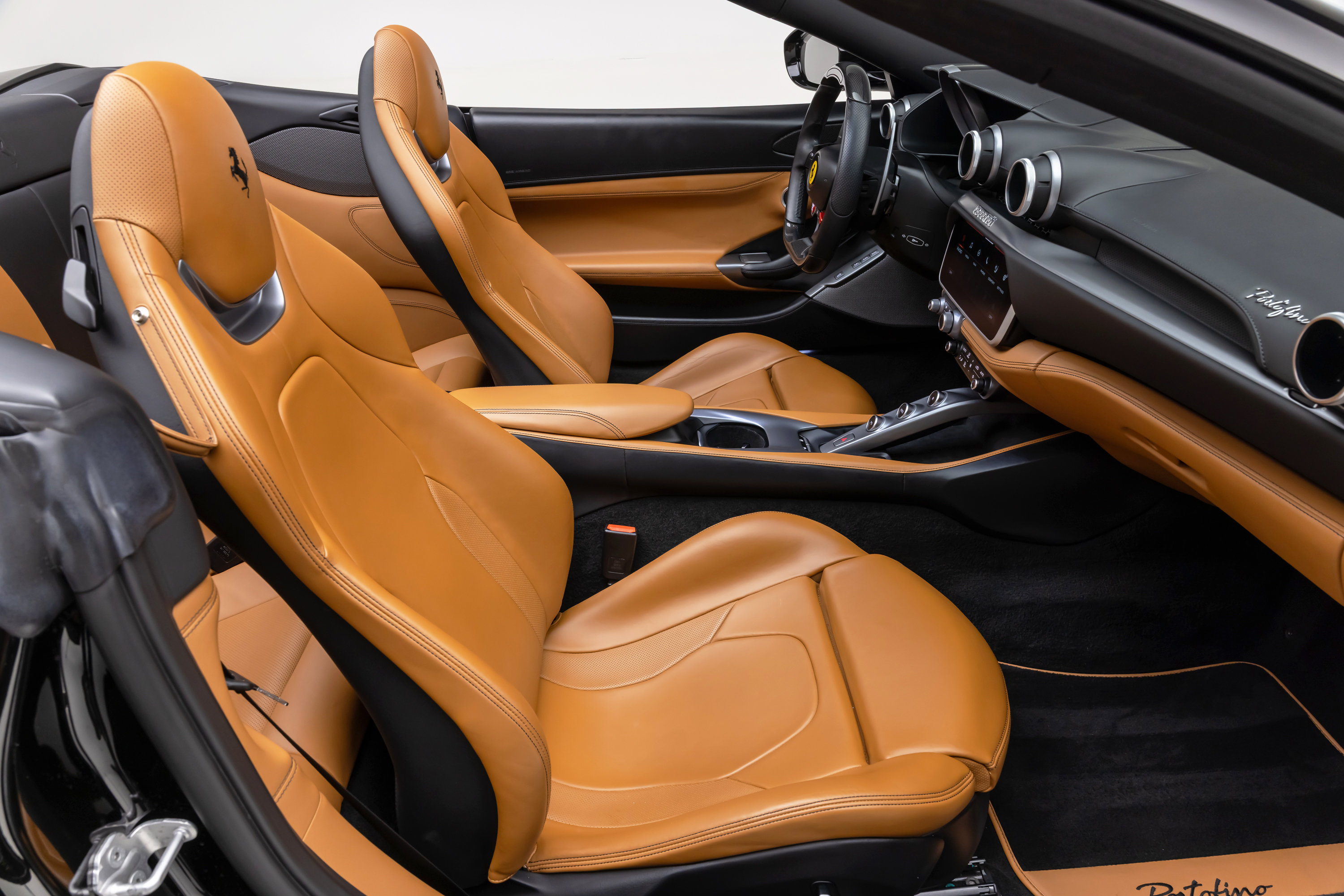 Used 2020 Ferrari Portofino RWD image 33