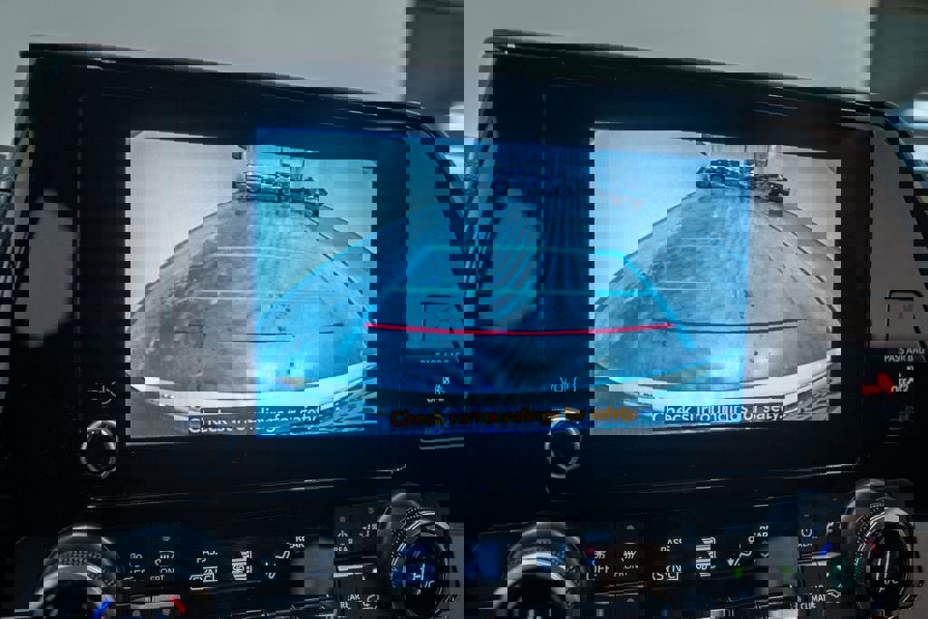 Used 2024 Toyota Highlander LE image 29