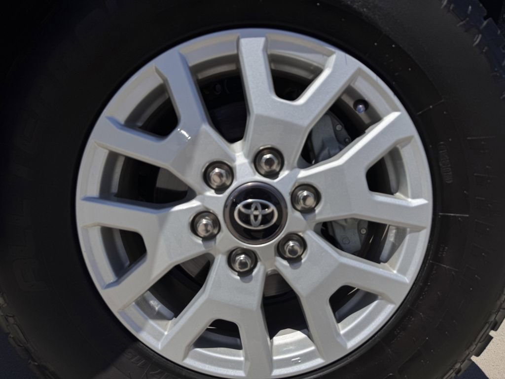 Used 2024 Toyota Tacoma SR5 AWD/4WD image 7