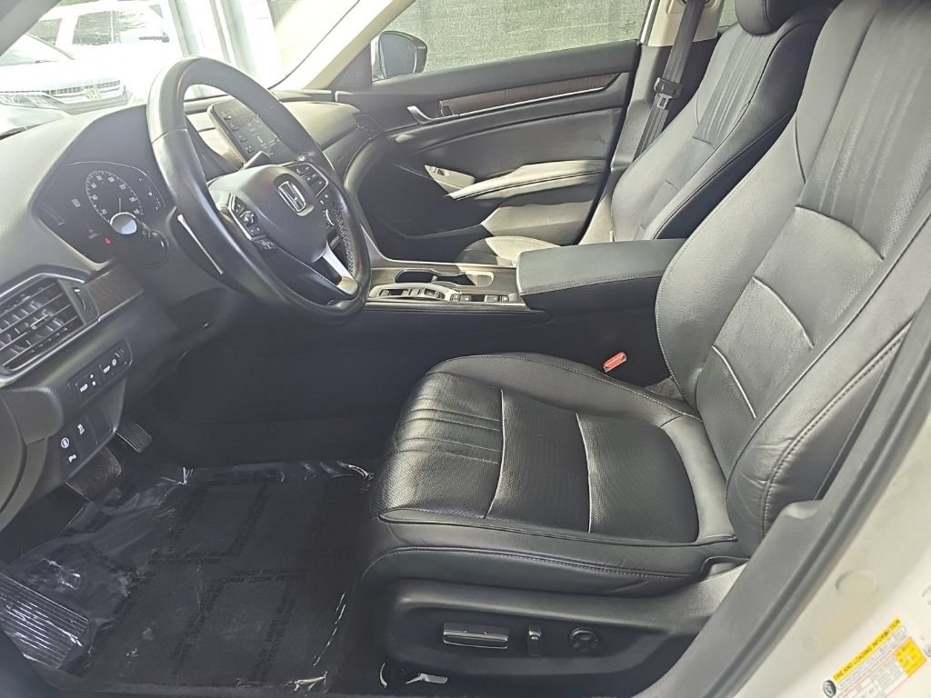 Used 2019 Honda Accord Touring image 32