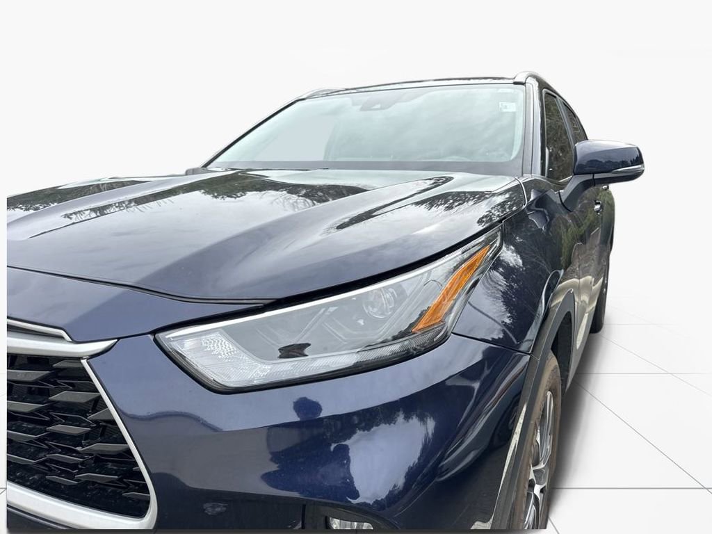 Used 2023 Toyota Highlander XLE image 11