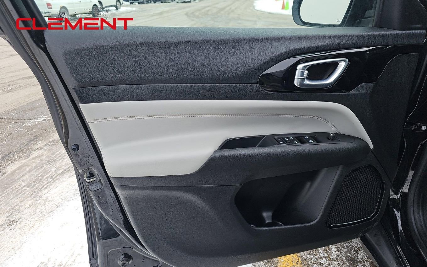 Used 2022 Jeep Compass Limited image 12