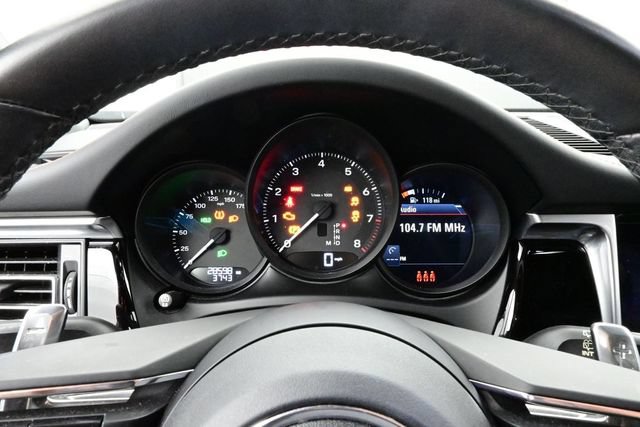 Certified 2023 Porsche Macan AWD/4WD image 9