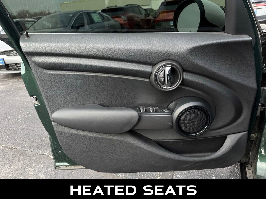 Used 2017 MINI Cooper 4-Door Hardtop image 6