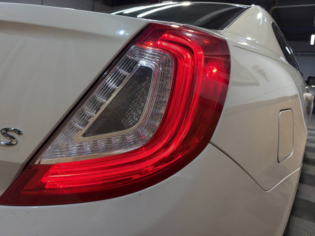 Used 2013 Lincoln MKS FWD image 10