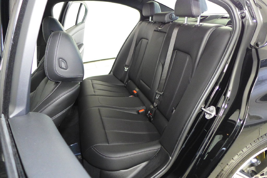 Used 2023 BMW 330i Sedan w/ Driving Assistance Package RWD image 21