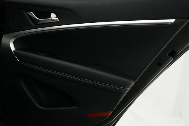 Used 2025 Genesis G70 2.5T image 39