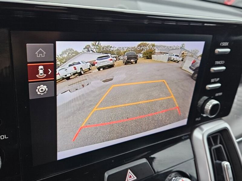 Used 2023 Kia Sorento LX image 21