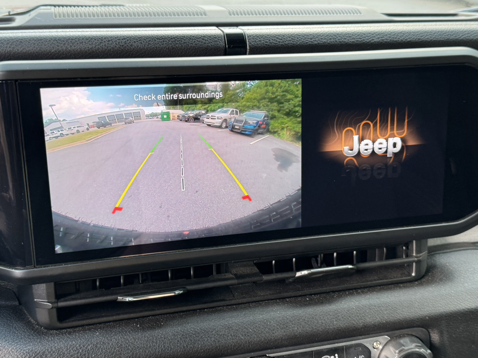 Used 2025 Jeep Wrangler Willys AWD/4WD image 27