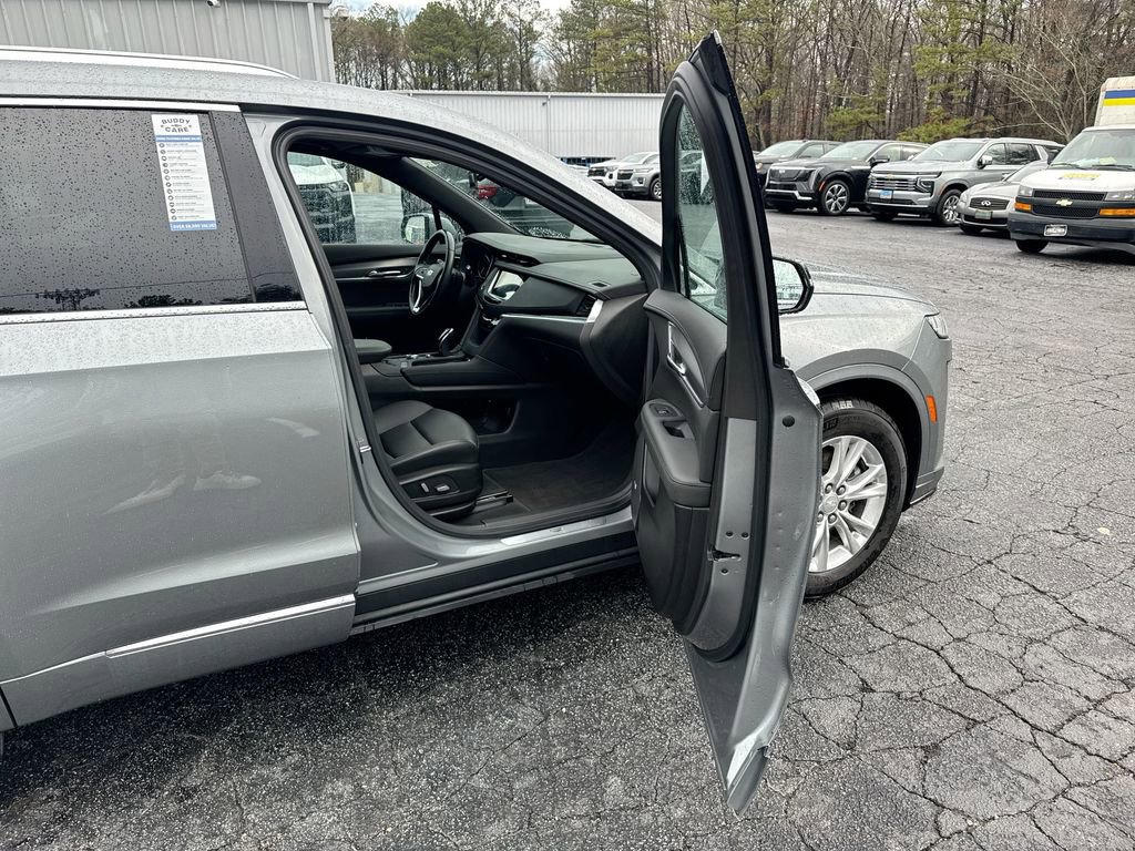 Used 2024 Cadillac XT6 Luxury image 32