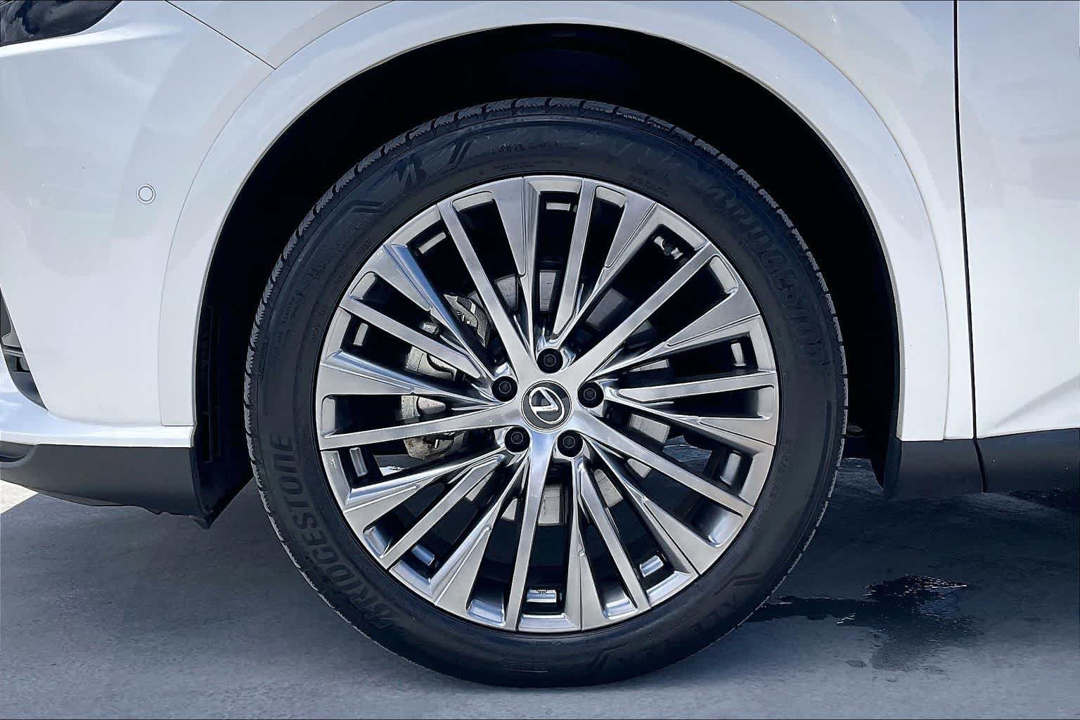 Used 2024 Lexus RX 450h AWD w/ Luxury Package image 8