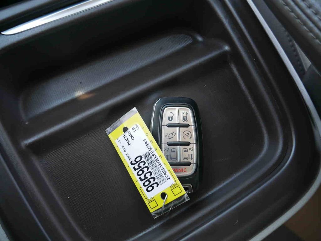 Used 2019 Chrysler Pacifica Touring-L w/ Advanced Safetytec Group image 29