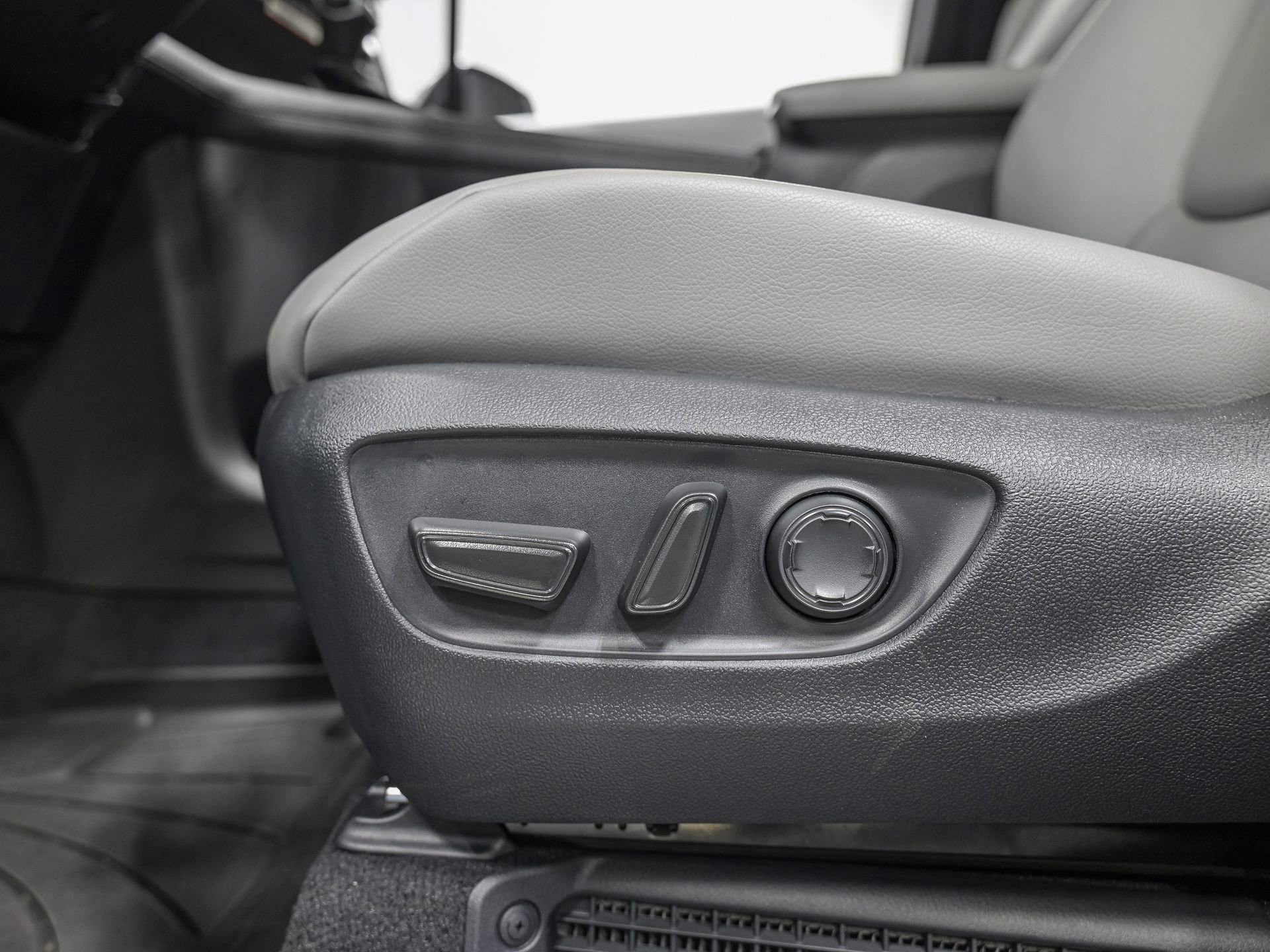 Used 2026 Toyota Sienna XLE image 14